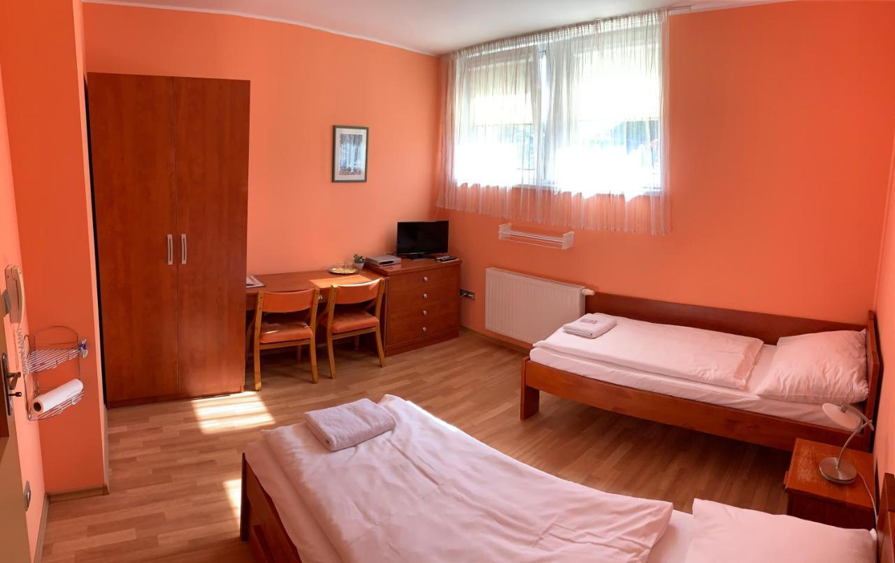 Penzion U Splavu Břeclav Kültér fotó