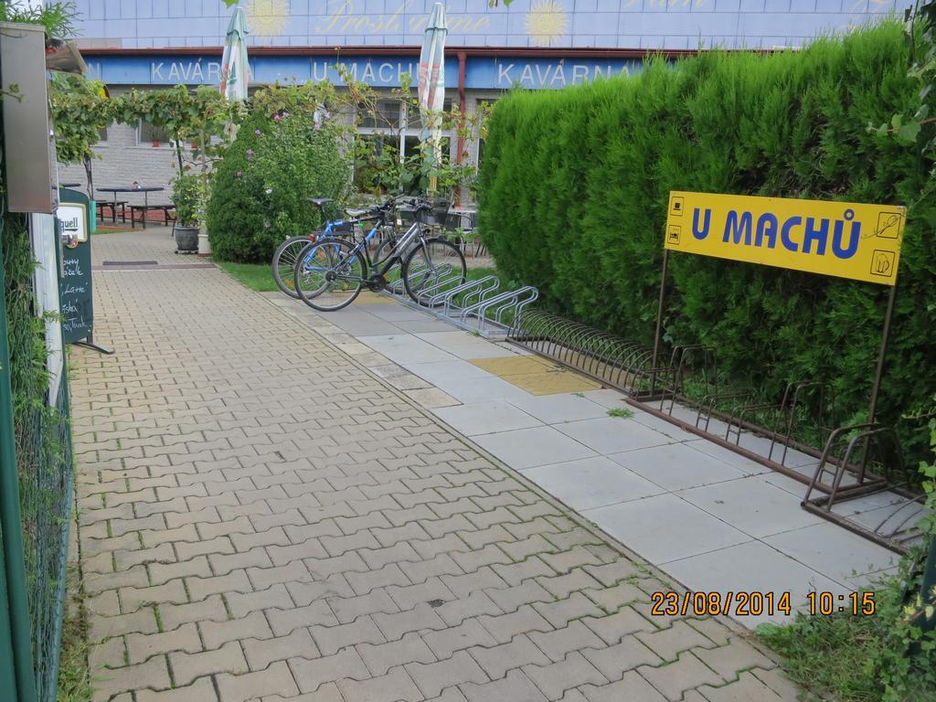 Penzion U Splavu Břeclav Kültér fotó