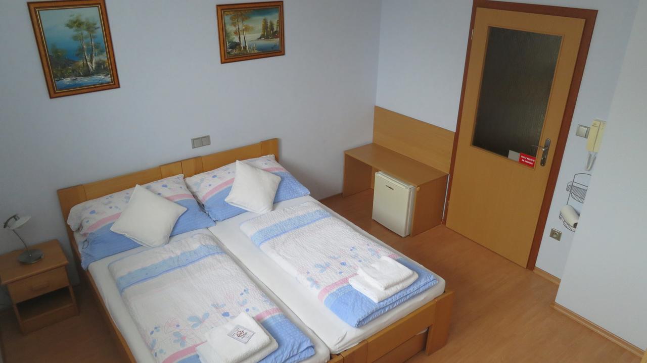 Penzion U Splavu Břeclav Kültér fotó